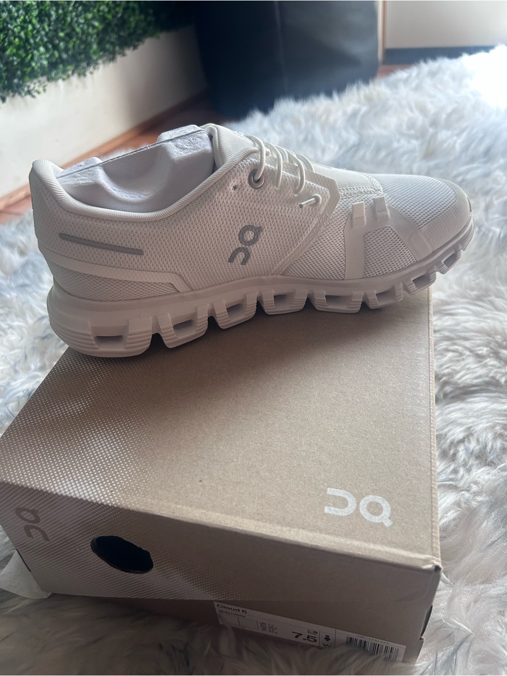 On Running Running women’s Cloud White Athletic Sneakers - Picture 4 of 9